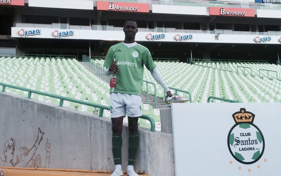 Dimitri Apai op het voetbalveld